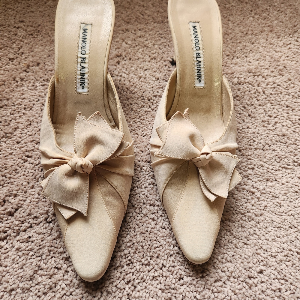 Manolo Blahnik Cream Women's Shoes